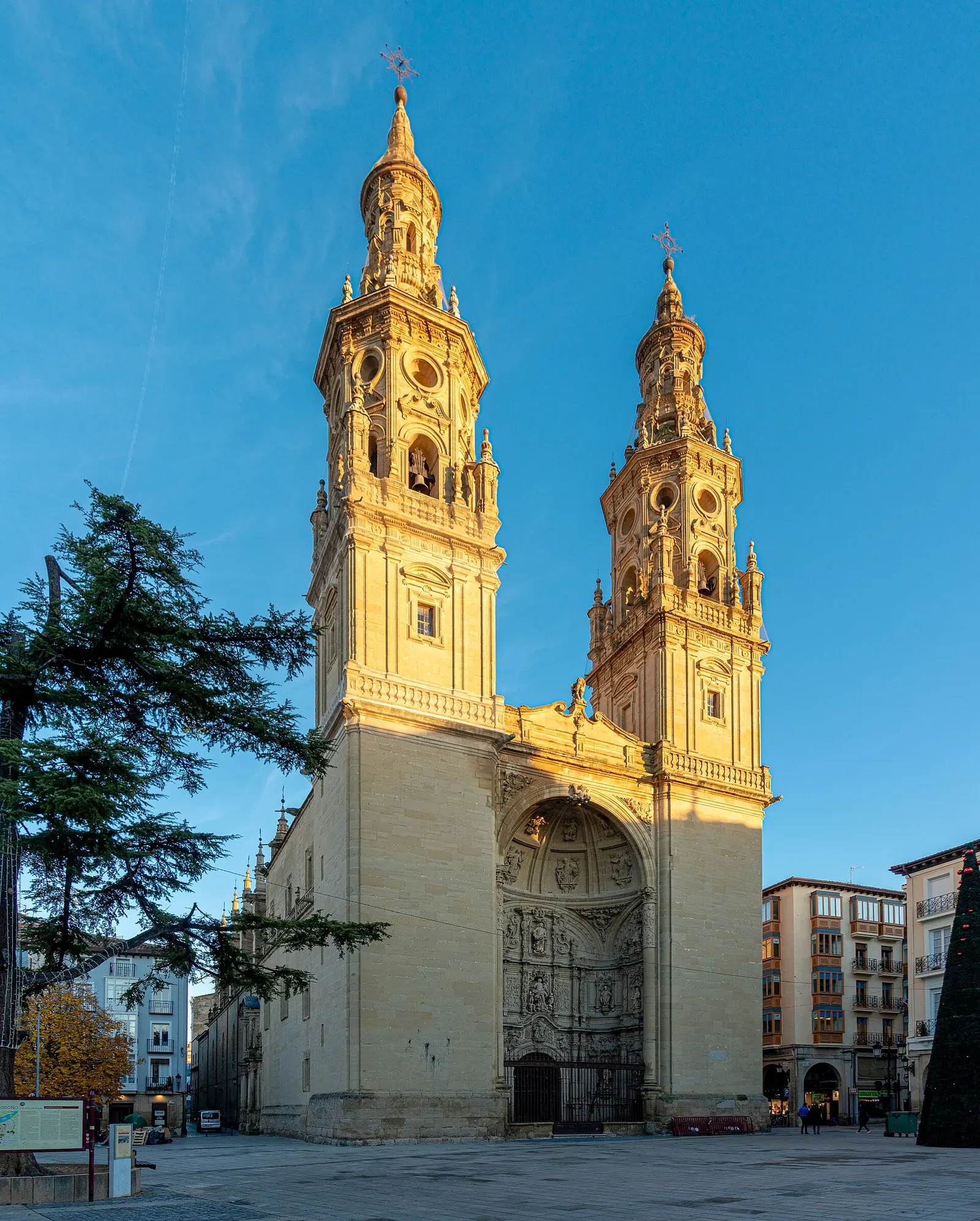 Concatedral de Santa María de la Redonda, Logroño, La Rioja. Fotografía del entorno geográfico.